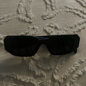 Prada sunglasses (not authenticated)